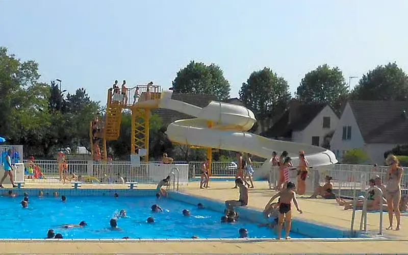 piscine et toboggan camping la Clayette